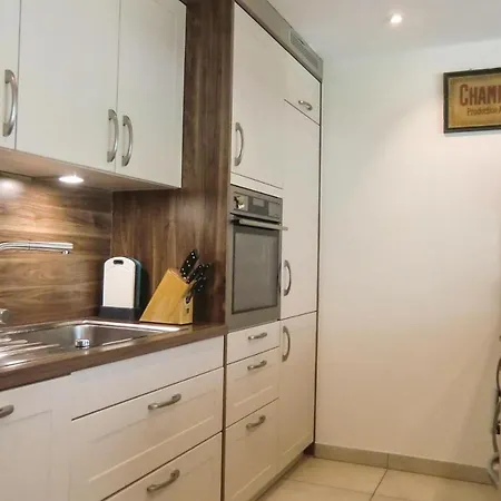 Hébergement de vacances Beautiful In With Sauna, Wifi And Outdoor Swimming Pool *